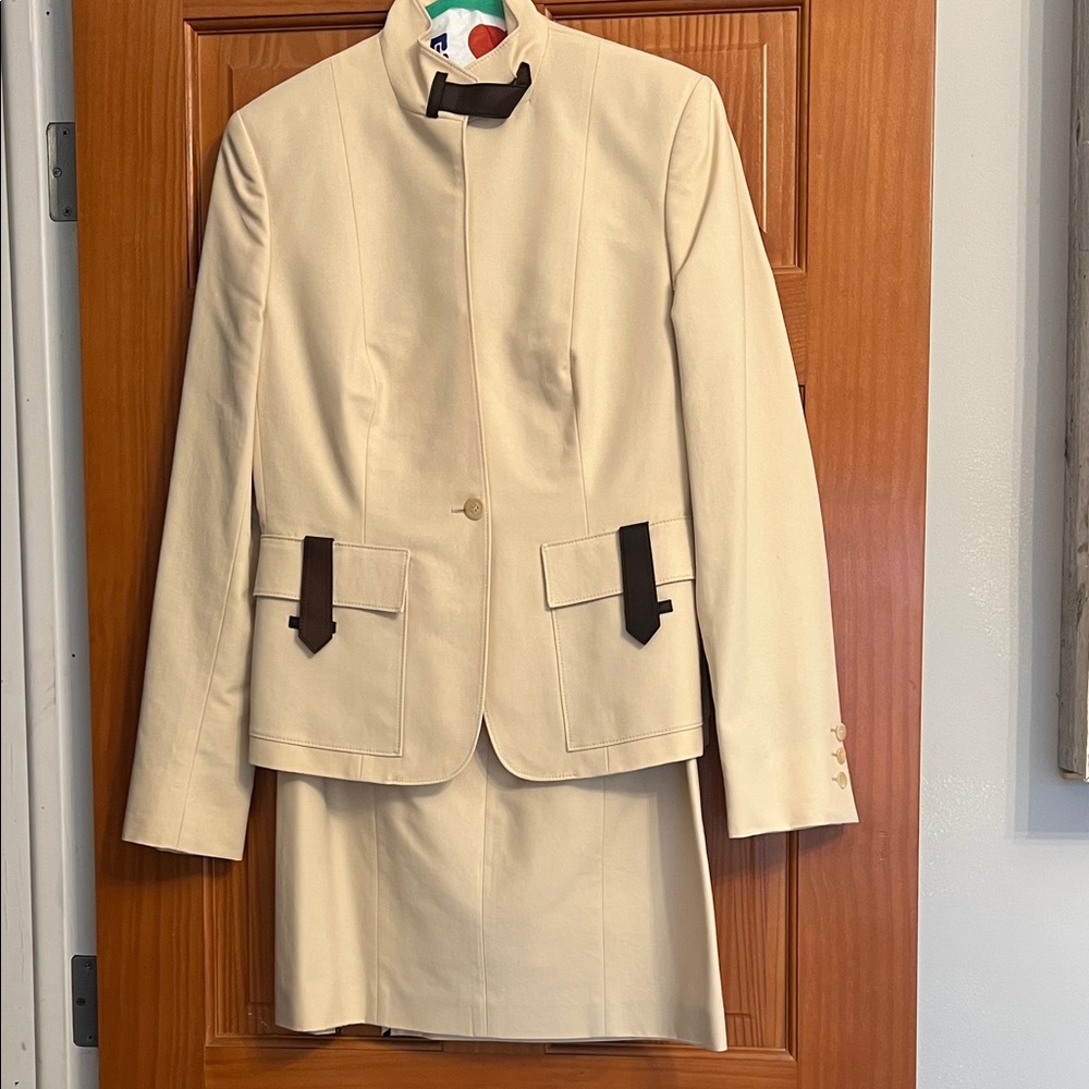 Gucci Cream Two-Piece Blazer and Skirt Set with Dark Brown Accents
